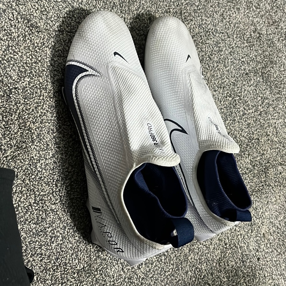 Size 11.5 football cleats